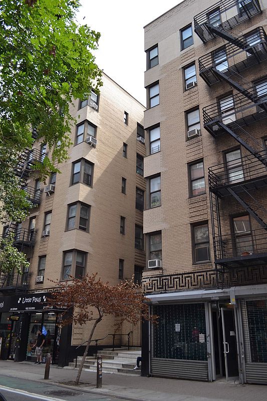 Building Photo - 20 Clinton St