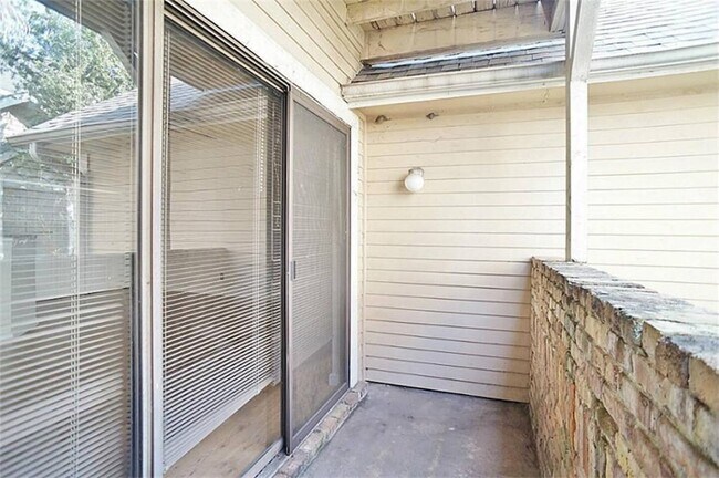 Building Photo - 2300 Old Spanish Trl