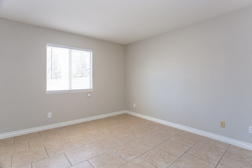Building Photo - 7533 Hickory Hills Dr
