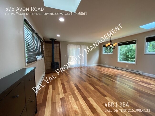 Building Photo - 575 Avon Rd