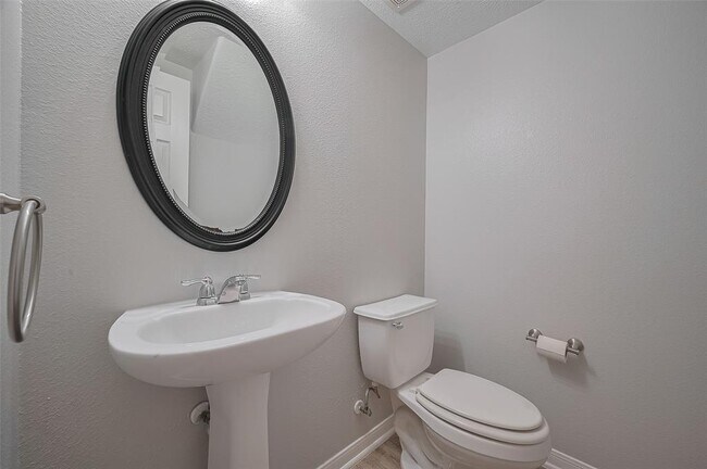 Building Photo - 5009 Willow Point Dr