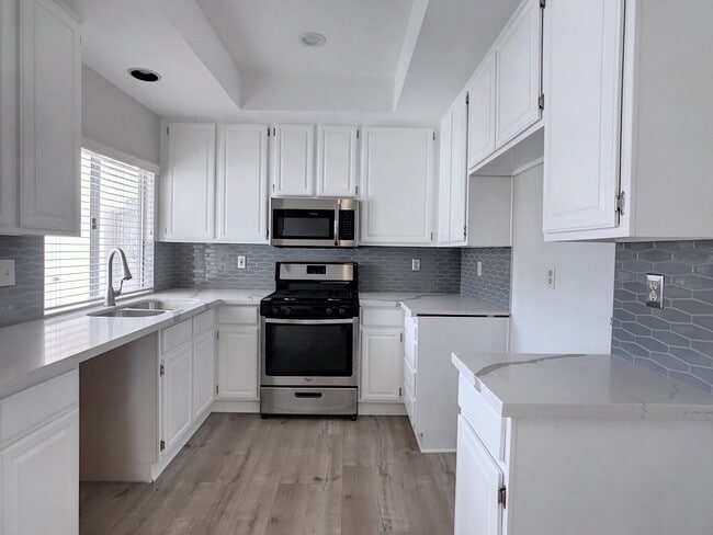 Remodeled Kitchen! - 28265 Via Fierro