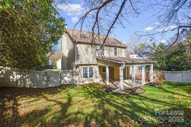 Building Photo - 3500 Rosedown Dr