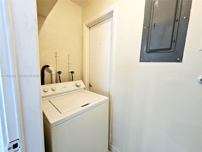 Building Photo - 1040 NW 73rd Terrace