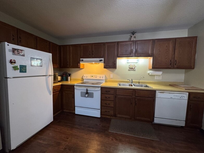 Building Photo - 3712 S Terry Ave