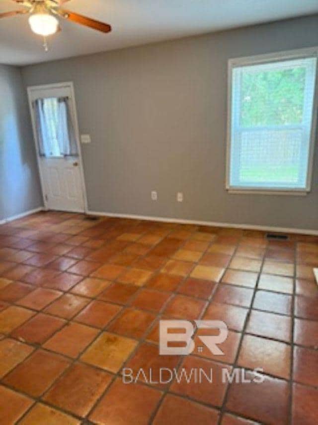 Building Photo - 420 Camelia Cir