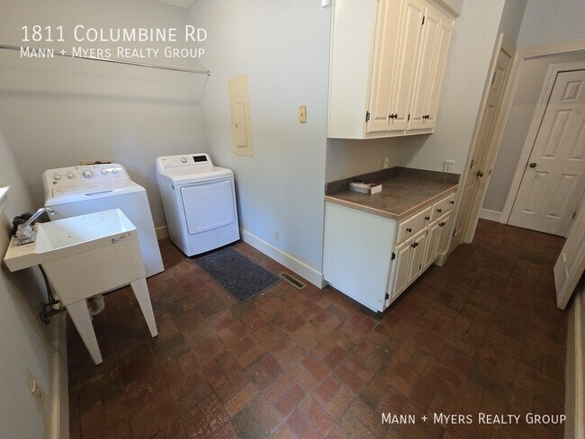 Building Photo - 1811 Columbine Rd
