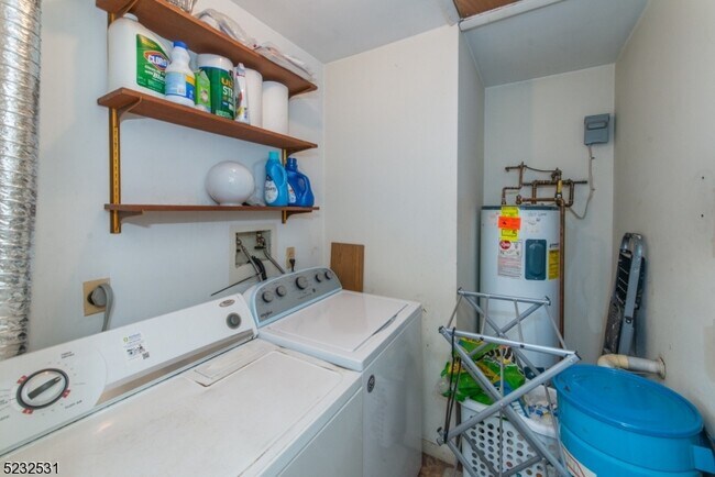 Building Photo - 305 Federal Hill Rd