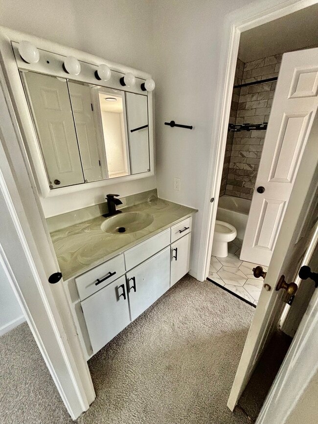 Building Photo - 1278 Robin Dr