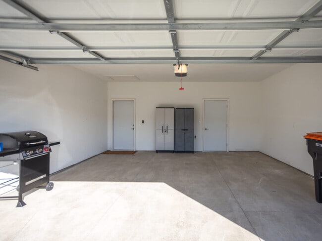 Building Photo - 3939 Pinot Dr