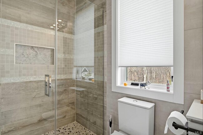 Building Photo - 43 Smugglers Path