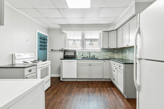 Building Photo - ? Charming Home in the Heart of Newark! ?