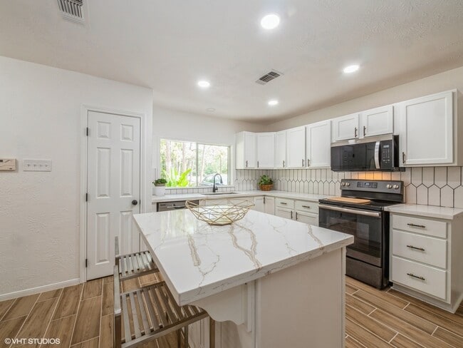Building Photo - 1320 E Red Cedar Cir