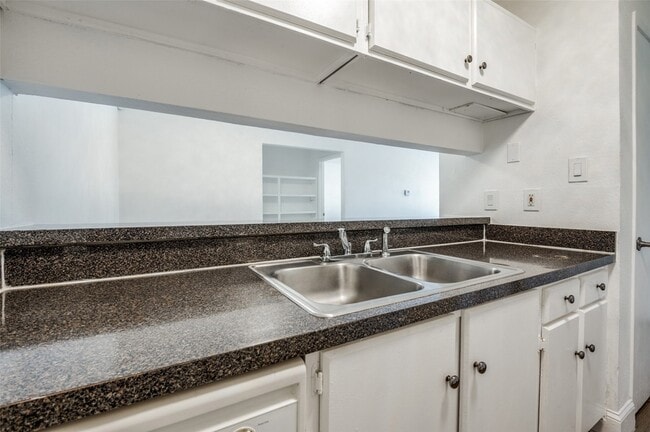 Building Photo - 2200 E Trinity Mls Rd