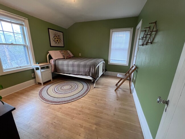 Building Photo - 505 N 16th Ave E