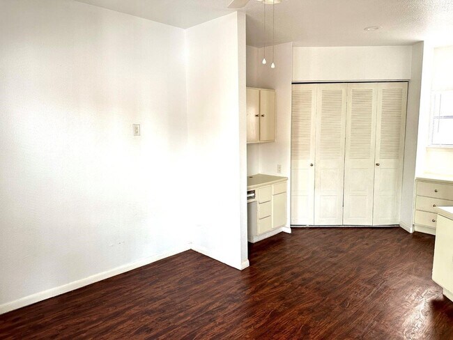 Building Photo - 7901 Cambridge St