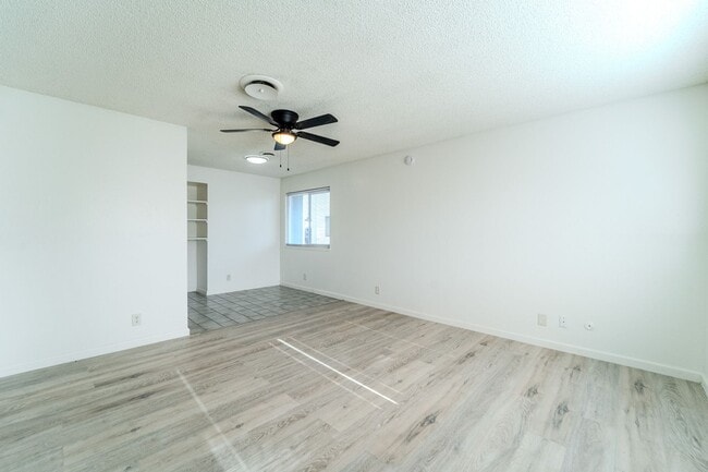 Building Photo - Cute remodeled unit!