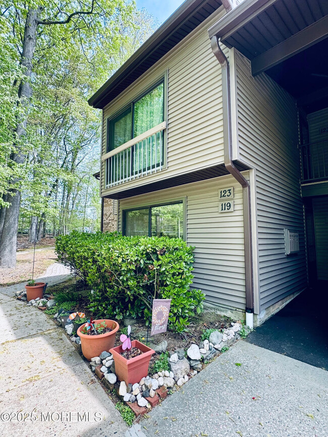 Building Photo - 119 Lexington Ct