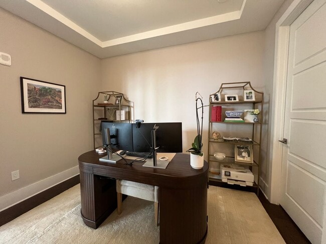 Building Photo - Spacious 2 bedroom 3 bath condo with office in City Lights!