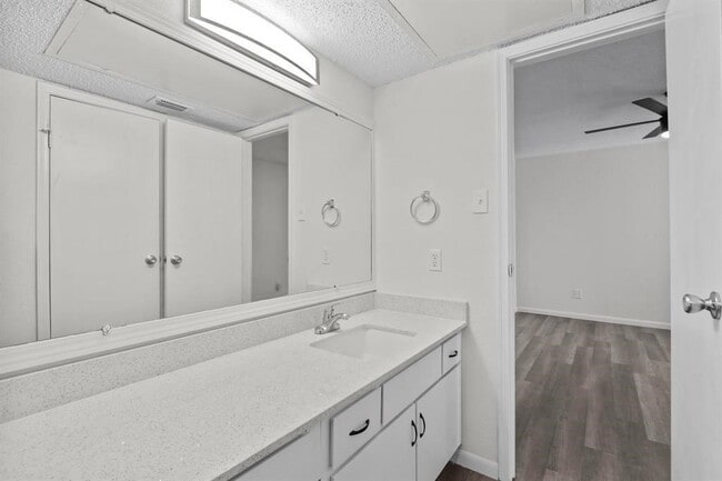 Building Photo - 2750 Holly Hall St