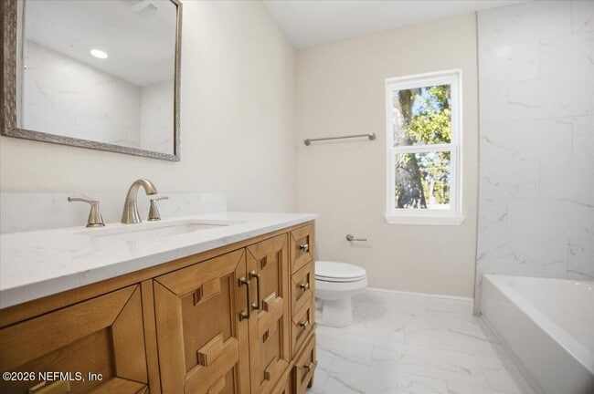 Building Photo - 206 W Fox St