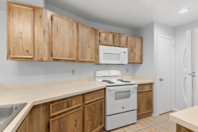 Building Photo - Condo For Rent in North Oaks!