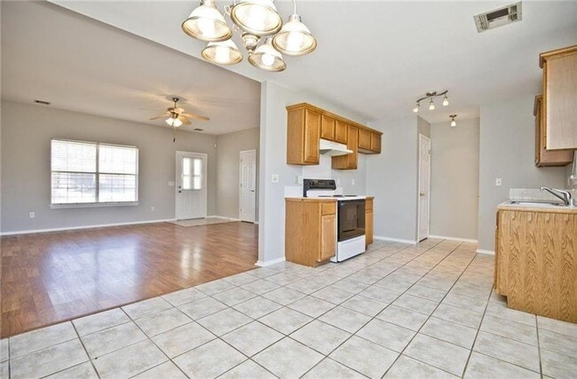 Building Photo - ***520 Walker Street***