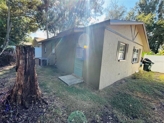 Building Photo - 15695 Waverly St