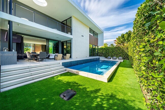 Building Photo - 4585 Nautilus Dr