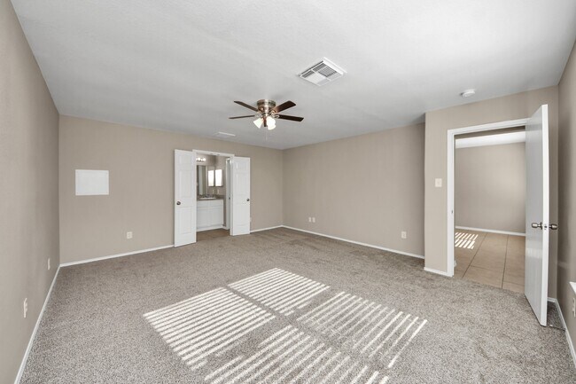 Building Photo - 826 Bandon Ln