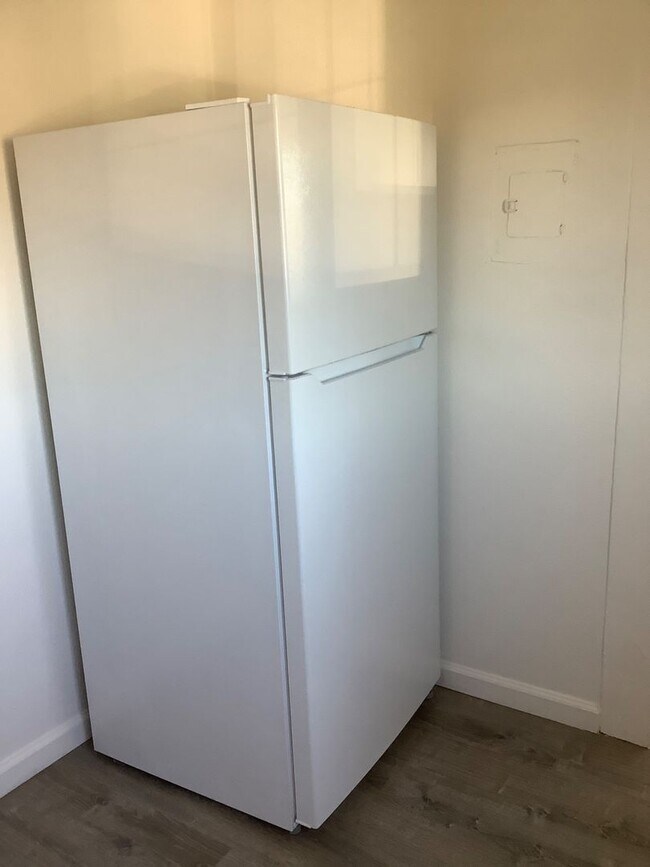 Building Photo - 1637 Truman St