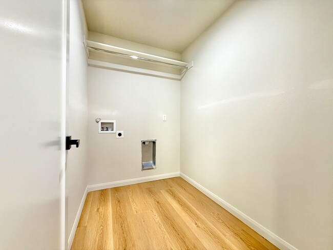 Building Photo - 2009 W Easton Ct