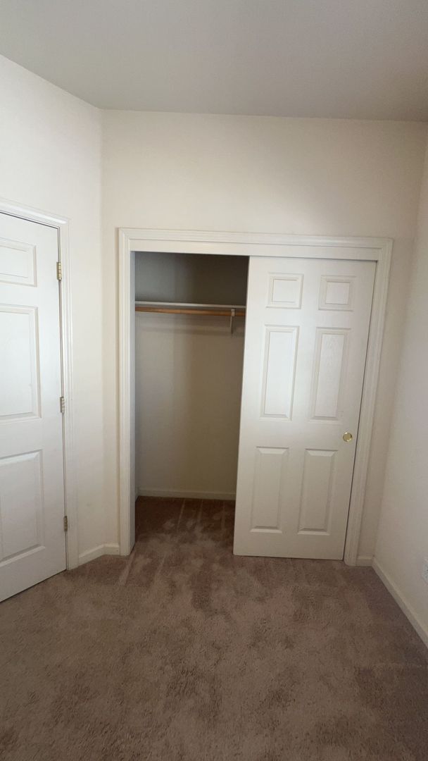 Building Photo - 689 Gateway Cir