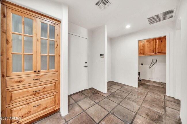 Building Photo - 4531 E Quartz Mountain Rd