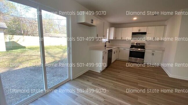 Building Photo - 633 Paul Pl