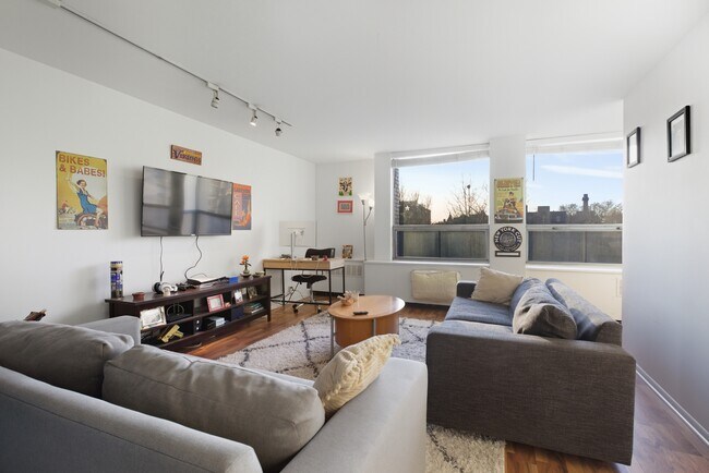 Building Photo - 1355 N Sandburg-303DD