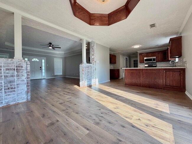 Building Photo - 271 Meadowland Dr