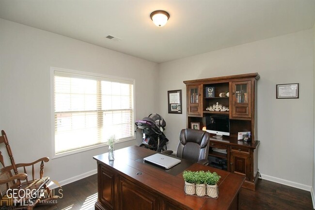 Building Photo - 345 Cliffhaven Cir