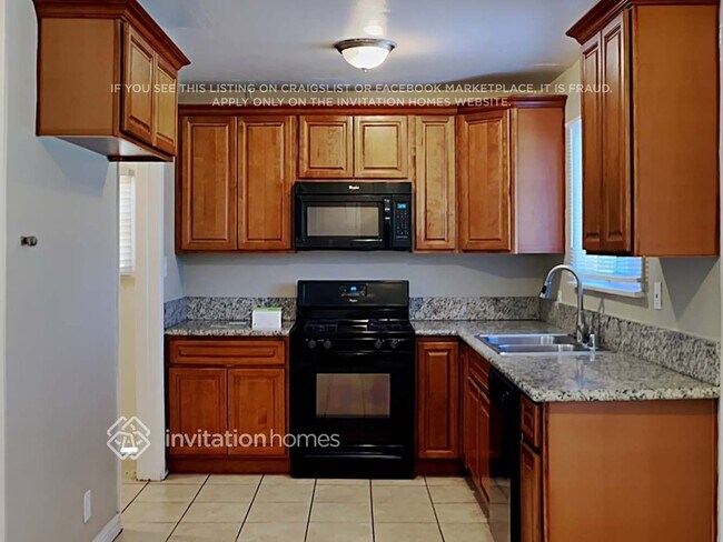 Building Photo - 10255 Newville Ave