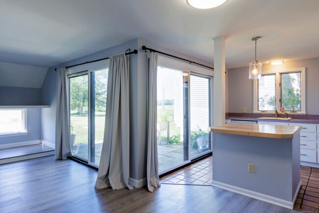 Building Photo - 20 River Colony