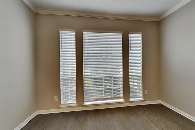Building Photo - 5011 Greenriver Valley Dr