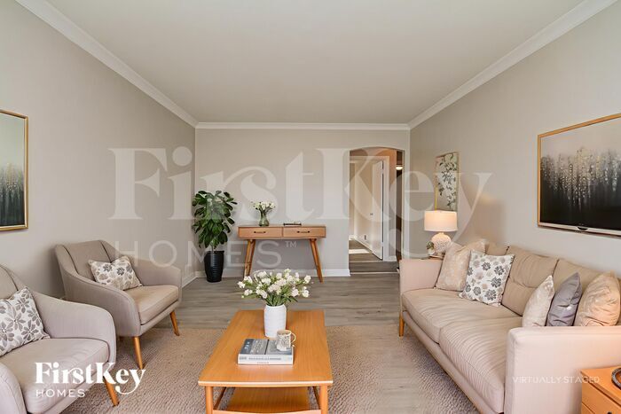 Building Photo - 8912 S Sacramento Ave