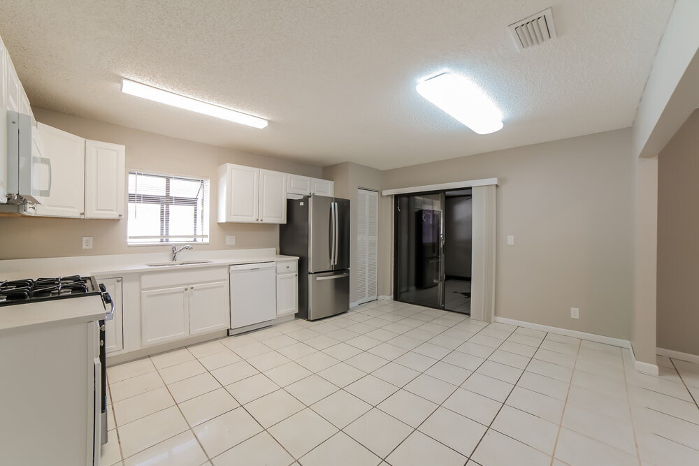 Building Photo - 5901 Lincoln Cir W