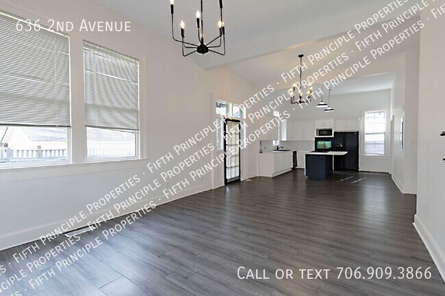 Building Photo - 636 2nd Ave