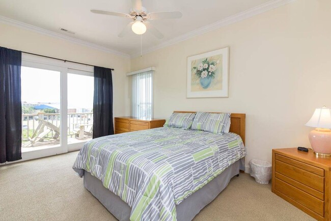 Building Photo - (W098) 4 Sea Oats Lane, Wrightsville Beach...