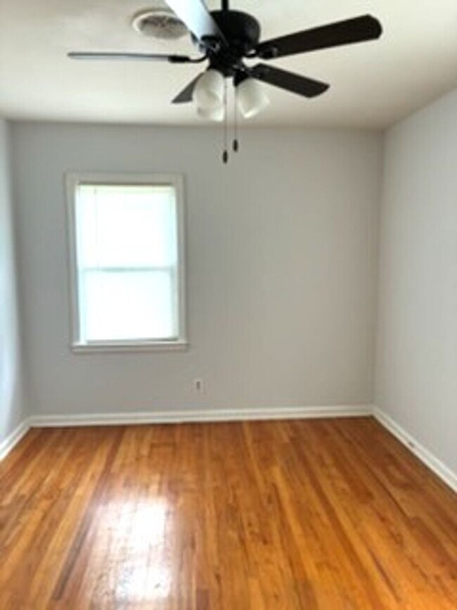Building Photo - 275 Nightingale Dr