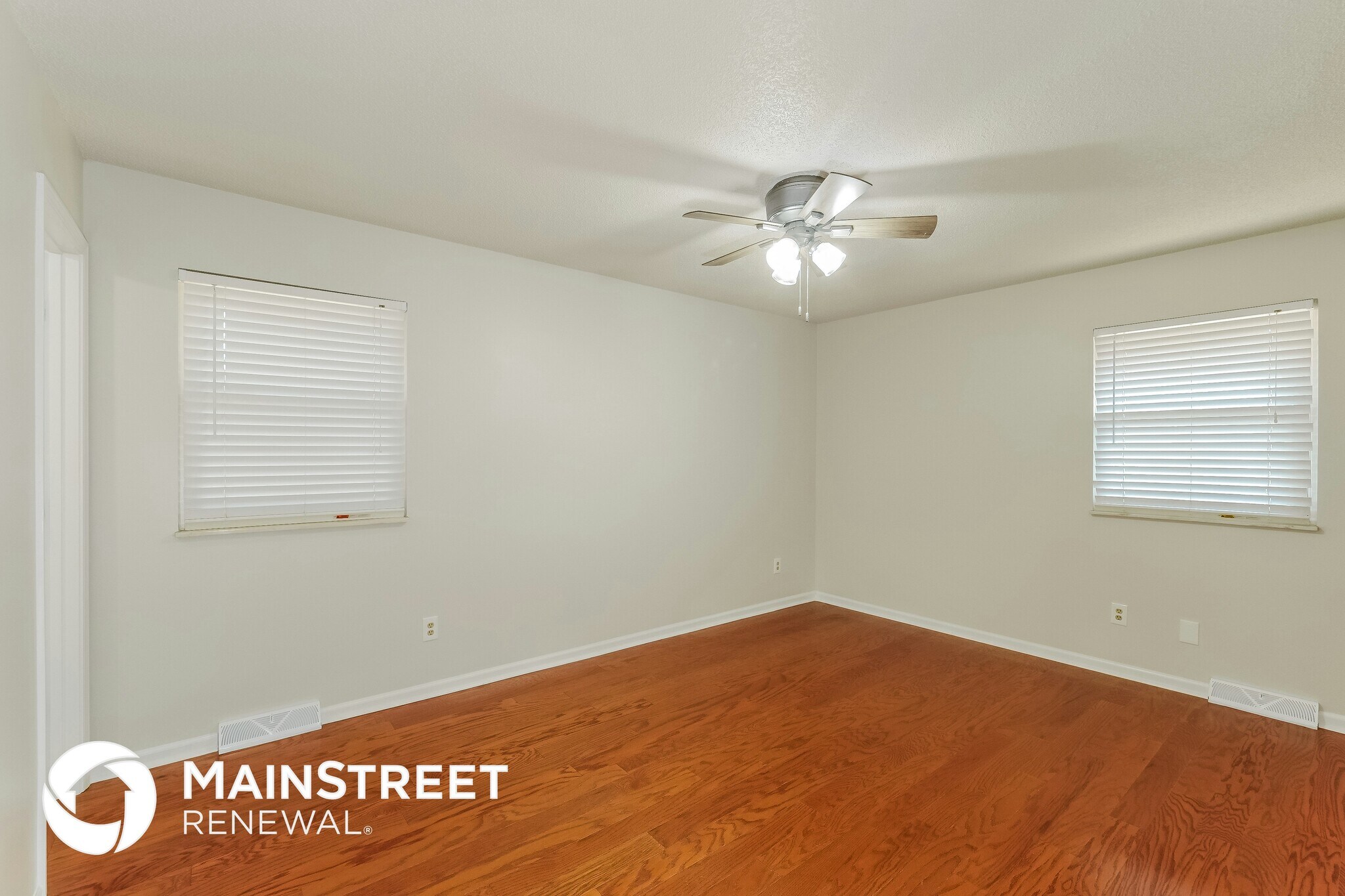 Building Photo - 513 NE Grant Dr