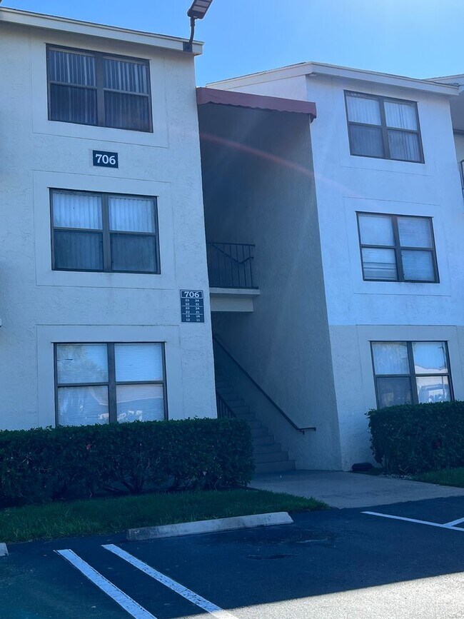 Building Photo - TWO BEDROOM TWO BATHROOM !! WATERFRONT COMMUNITY