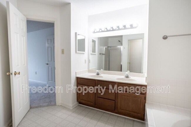 Building Photo - 279 S Pickett St