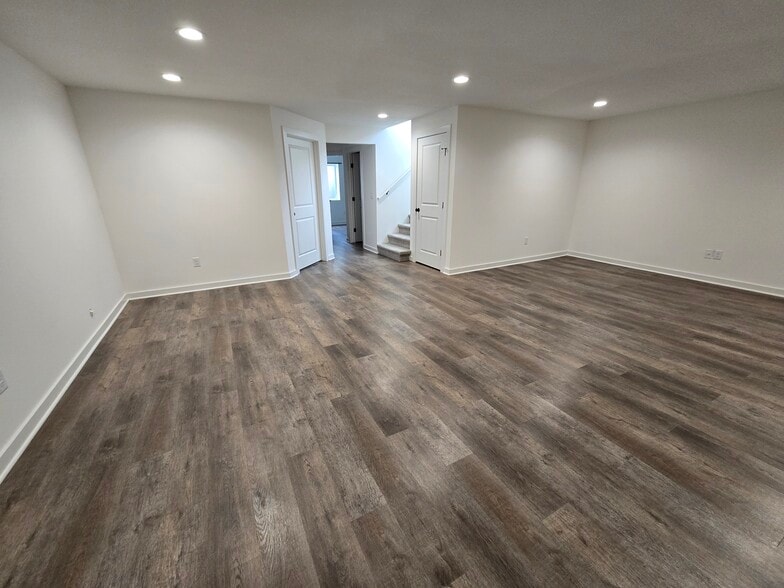 Building Photo - 5278 Pinecrest Ct N